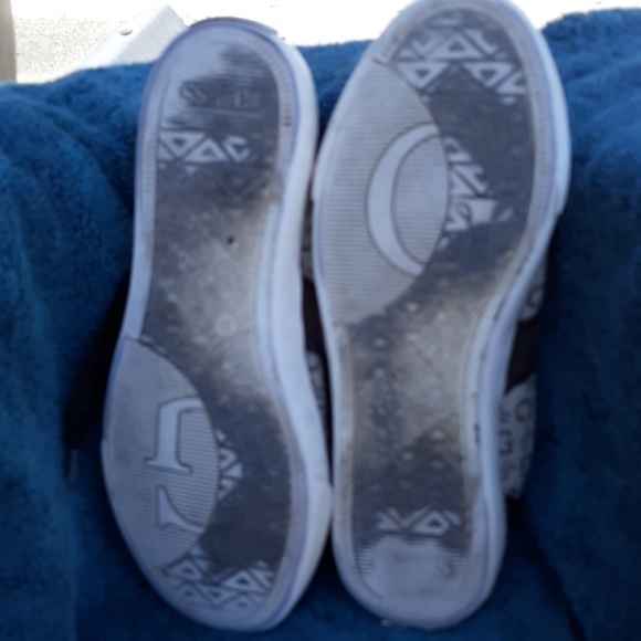 GUESS TENNIS SHOES - Picture 7 of 8